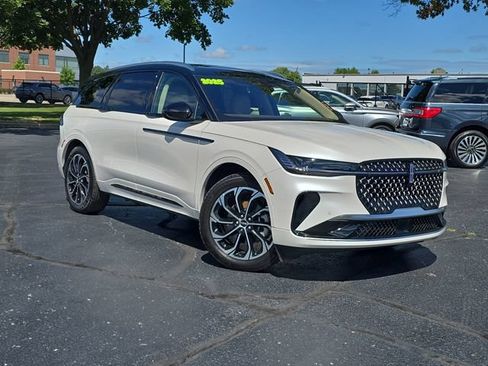 Used 2025 Lincoln Nautilus Reserve AWD/4WD image 34