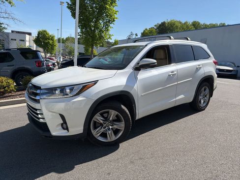 Used 2017 Toyota Highlander Limited image 5