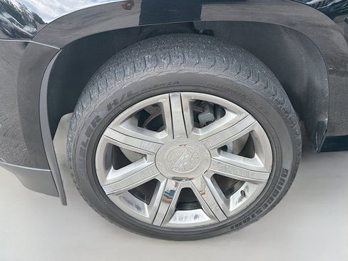 Used 2018 Cadillac Escalade Premium Luxury image 35