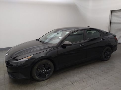 Used 2023 Hyundai Elantra SEL FWD image 2