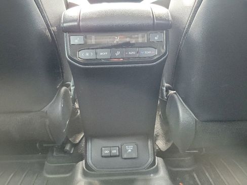 Used 2023 Toyota Highlander Platinum FWD image 17