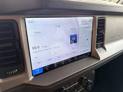 Used 2025 Ford Bronco Outer Banks AWD/4WD image 22