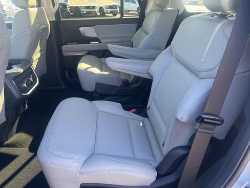 New 2026 Ford Expedition Active image 20