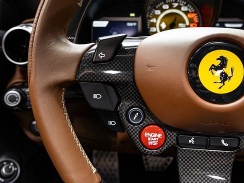 Used 2021 Ferrari 812 GTS image 59