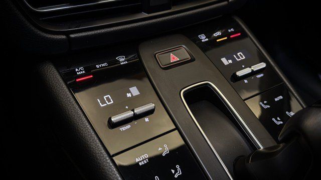 Used 2023 Porsche Macan S AWD/4WD image 11