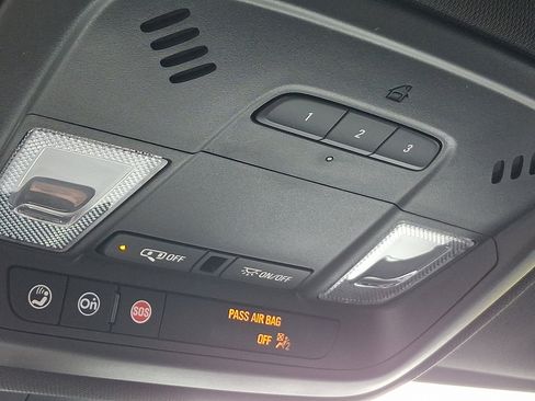 Used 2023 Chevrolet Traverse LT image 28