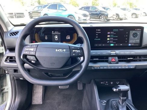 Used 2025 Kia K4 LXS image 28