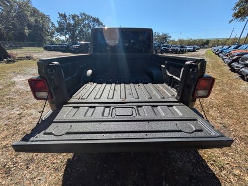 New 2025 Jeep Gladiator Sport image 11