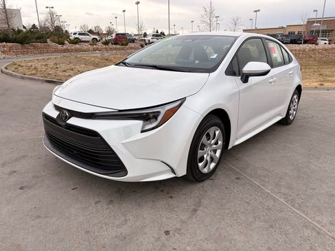 Used 2026 Toyota Corolla LE image 3