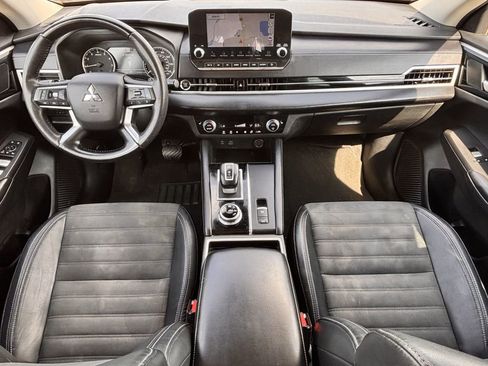 Used 2023 Mitsubishi Outlander SE FWD image 7