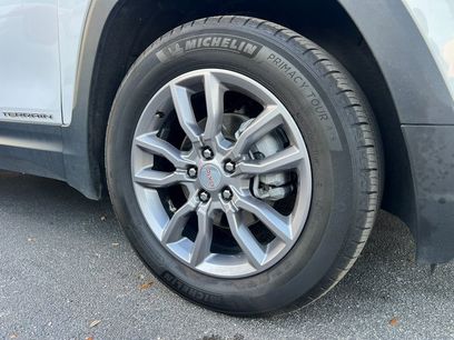 Used 2024 GMC Terrain SLT