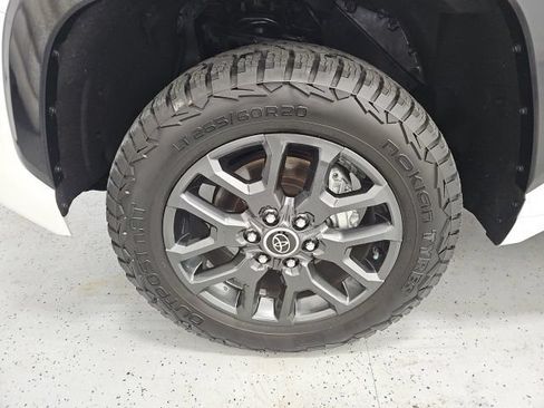 Used 2022 Toyota Tundra Platinum w/ Advanced Package AWD/4WD image 10
