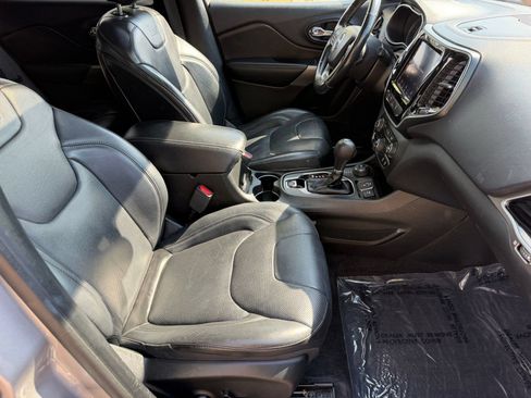 Used 2019 Jeep Cherokee Limited w/ Luxury Group AWD/4WD image 26