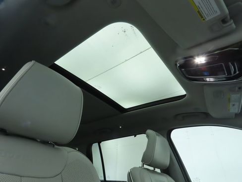 Used 2021 Jeep Grand Cherokee L Overland w/ Luxury Tech Group IV image 19