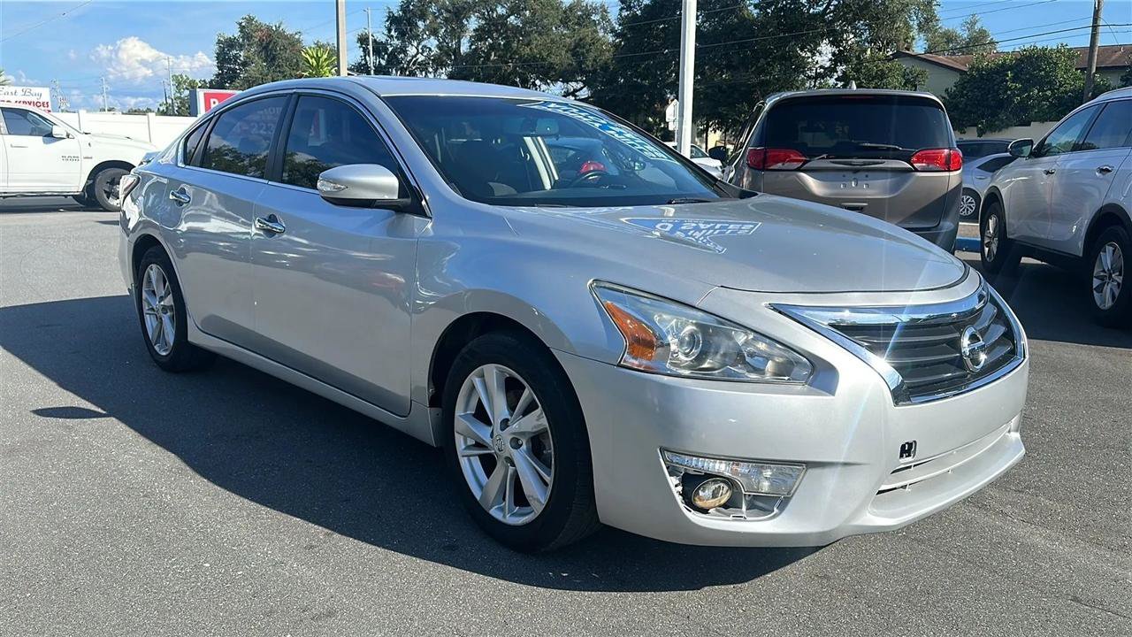 Used 2015 Nissan Altima 2.5 SV w/ Convenience Package FWD image 4