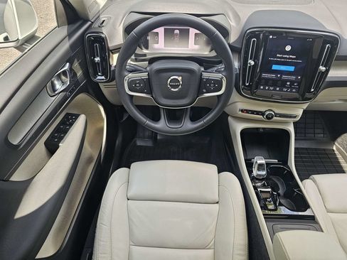 Certified 2023 Volvo XC40 B5 Ultimate w/ Protection Package Premier AWD/4WD image 16