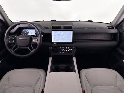 Used 2025 Land Rover Defender 110 X-Dynamic SE image 9