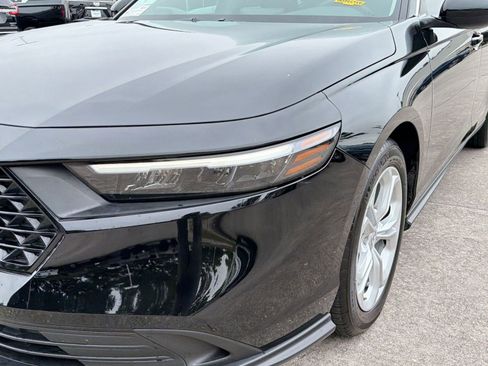 Used 2025 Honda Accord LX image 11