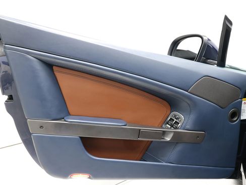 Used 2014 Aston Martin V8 Vantage Roadster image 9