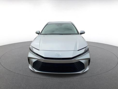 Used 2025 Toyota Camry LE image 4