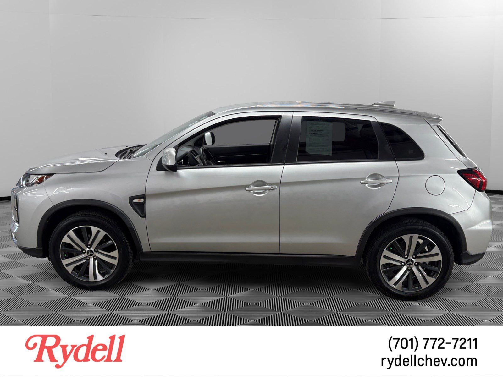 Used 2024 Mitsubishi Outlander Sport ES AWD/4WD image 2