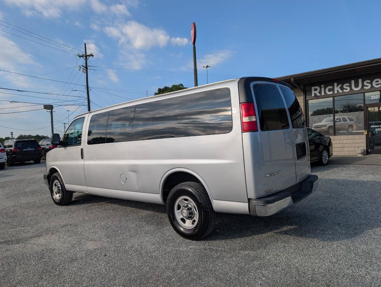 Used 2017 Chevrolet Express 3500 LT w/ LT Preferred Equipment Group RWD image 9