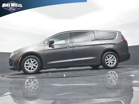 Used 2020 Chrysler Pacifica Touring w/ Advanced Safetytec Group FWD image 20