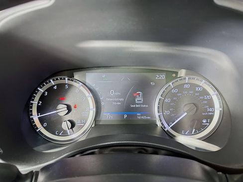 Used 2023 Toyota Highlander XLE image 17