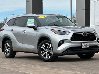 Certified 2024 Toyota Highlander XLE video 2