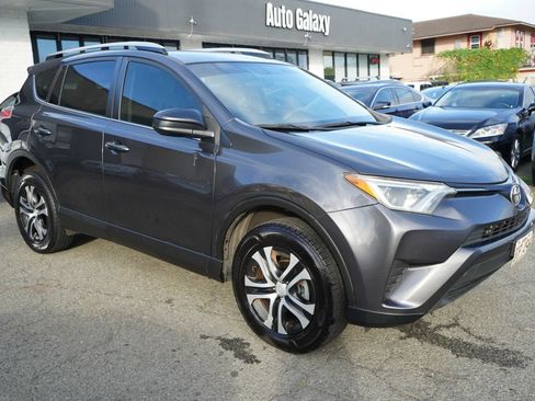 Used 2016 Toyota RAV4 LE FWD image 3