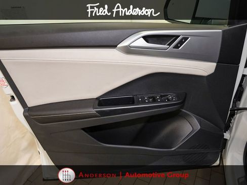 Used 2025 Volkswagen Taos SE AWD/4WD image 11