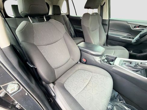 Used 2020 Toyota RAV4 XLE w/ Convenience Package image 14