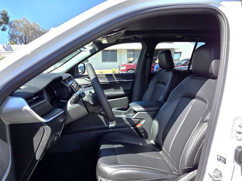 New 2025 Jeep Grand Cherokee Limited image 13