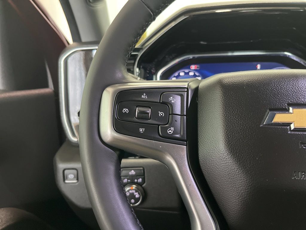 Used 2024 Chevrolet Silverado 1500 LT AWD/4WD image 5