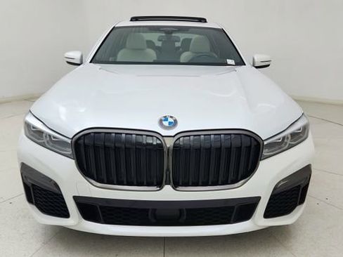 Used 2022 BMW 740i w/ M Sport Package image 2