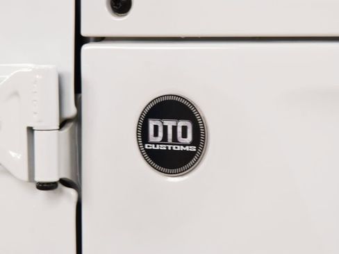 Used 2024 Jeep Wrangler Unlimited Rubicon w/ Capability Package image 17