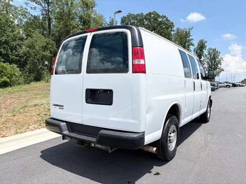Used 2016 Chevrolet Express 2500 RWD image 9