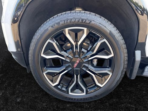 Used 2026 GMC Sierra EV Denali AWD/4WD image 32