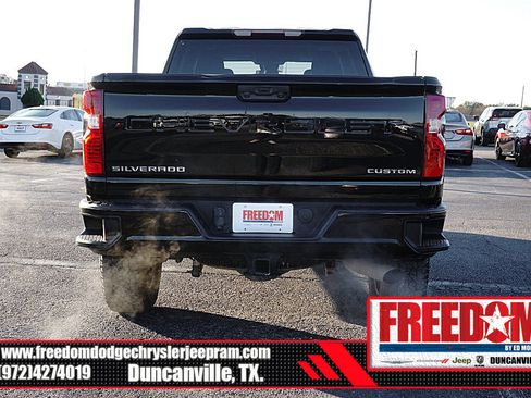 Used 2022 Chevrolet Silverado 2500 Custom w/ Custom Convenience Package image 4