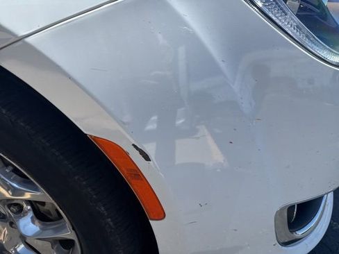 Used 2018 Chrysler Pacifica Limited FWD image 4