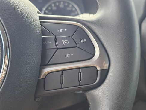 Used 2022 Jeep Renegade Latitude AWD/4WD image 29