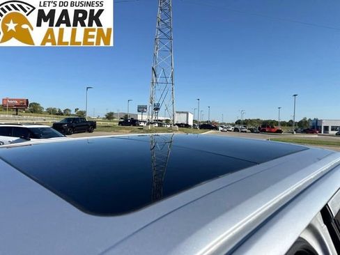 Used 2015 Ford F150 Platinum w/ Equipment Group 701A Luxury AWD/4WD image 8