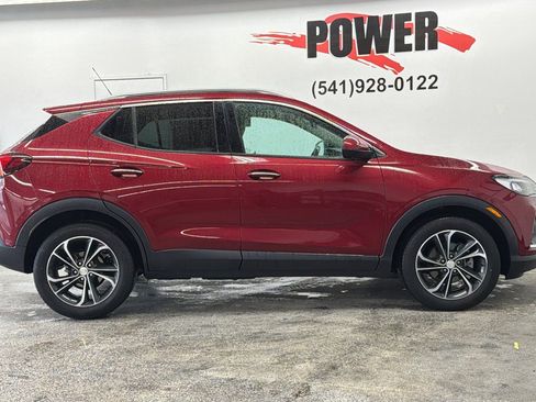 Used 2021 Buick Encore GX Essence w/ Advanced Technology Package FWD image 3