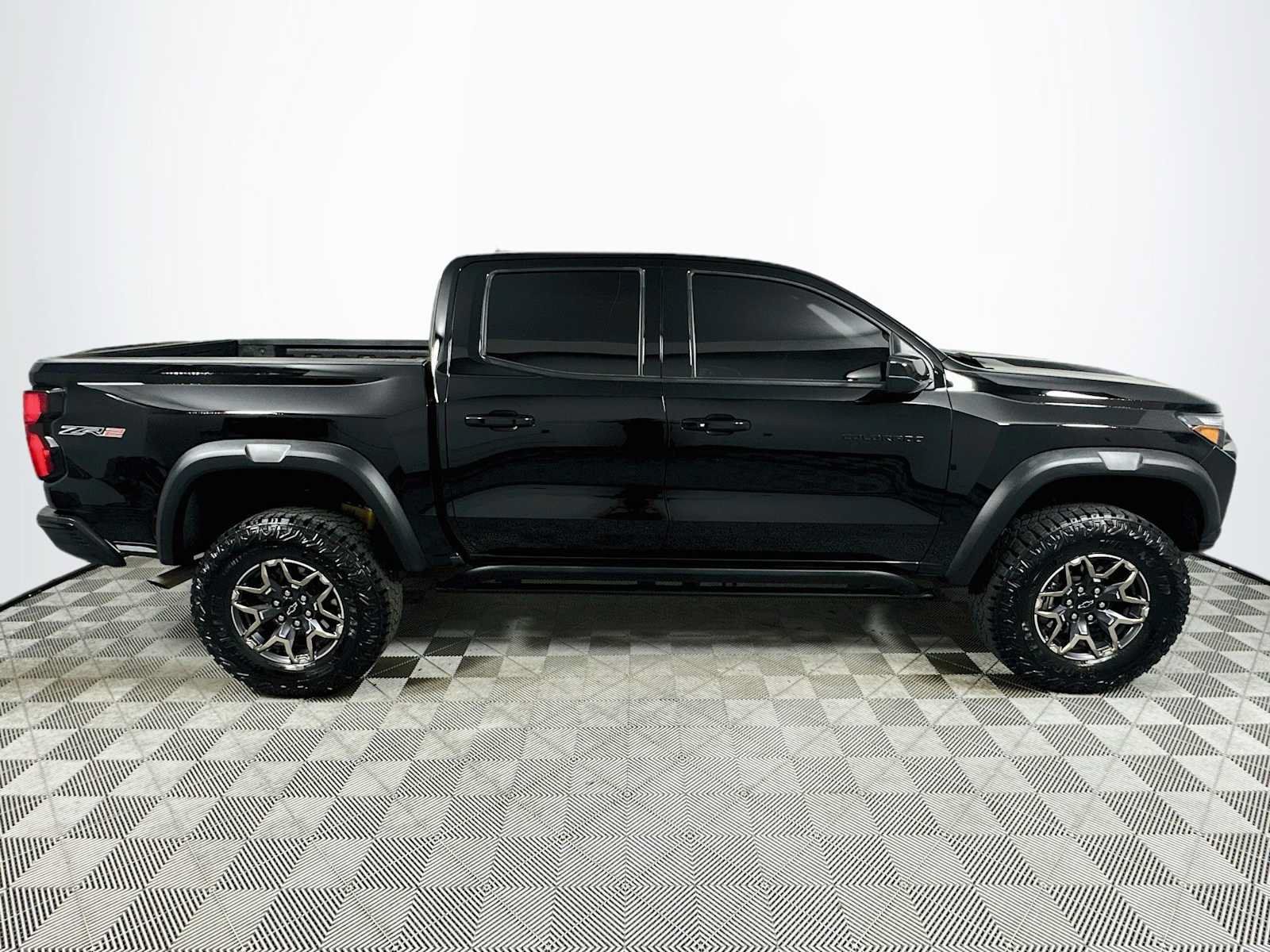 Used 2024 Chevrolet Colorado ZR2 AWD/4WD image 8