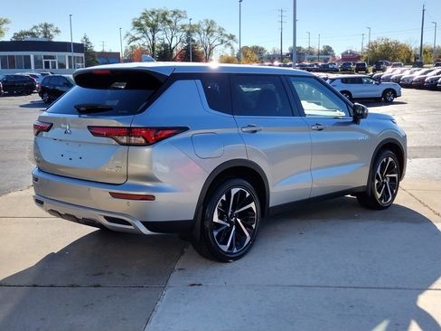New 2025 Mitsubishi Outlander SE image 15