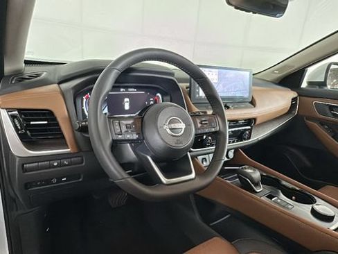 Used 2024 Nissan Rogue Platinum w/ Platinum Premium Package AWD/4WD image 13