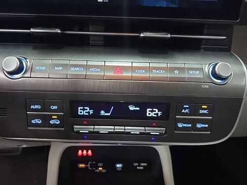 Certified 2024 Hyundai Kona SEL AWD/4WD image 33