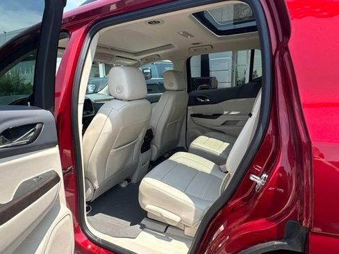 Used 2023 GMC Acadia Denali w/ Denali Ultimate Package AWD/4WD image 8