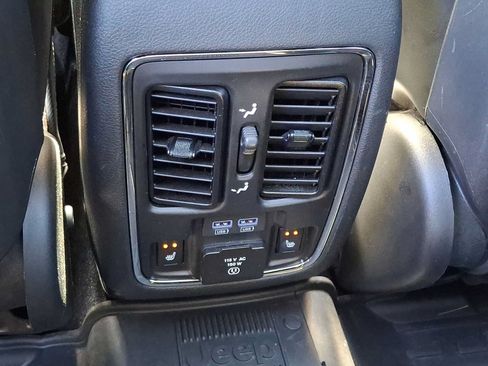Used 2020 Jeep Grand Cherokee Trailhawk w/ Trailhawk Luxury Group AWD/4WD image 11