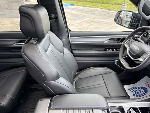 New 2026 Jeep Grand Wagoneer 4WD image 22